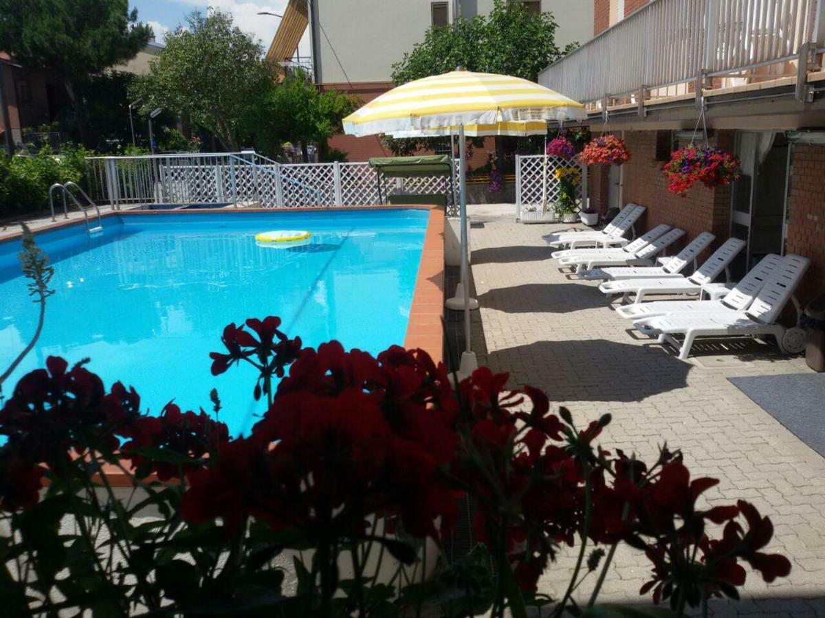 Hotel Otello Punta Marina Eksteriør bilde