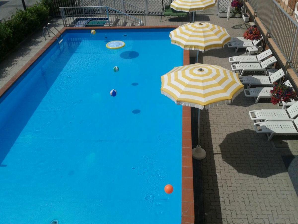 Hotel Otello Punta Marina Eksteriør bilde